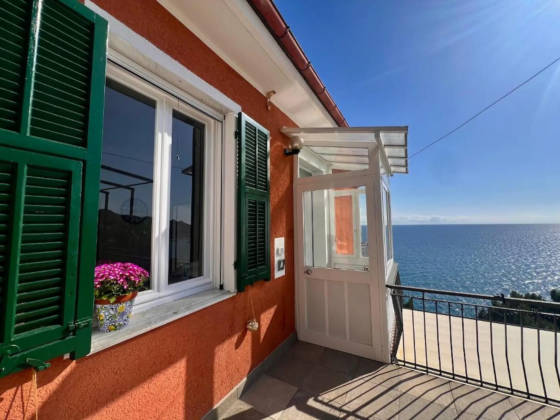 La finestra sul mare - terrazzo La finestra sul mare - angolo accessori