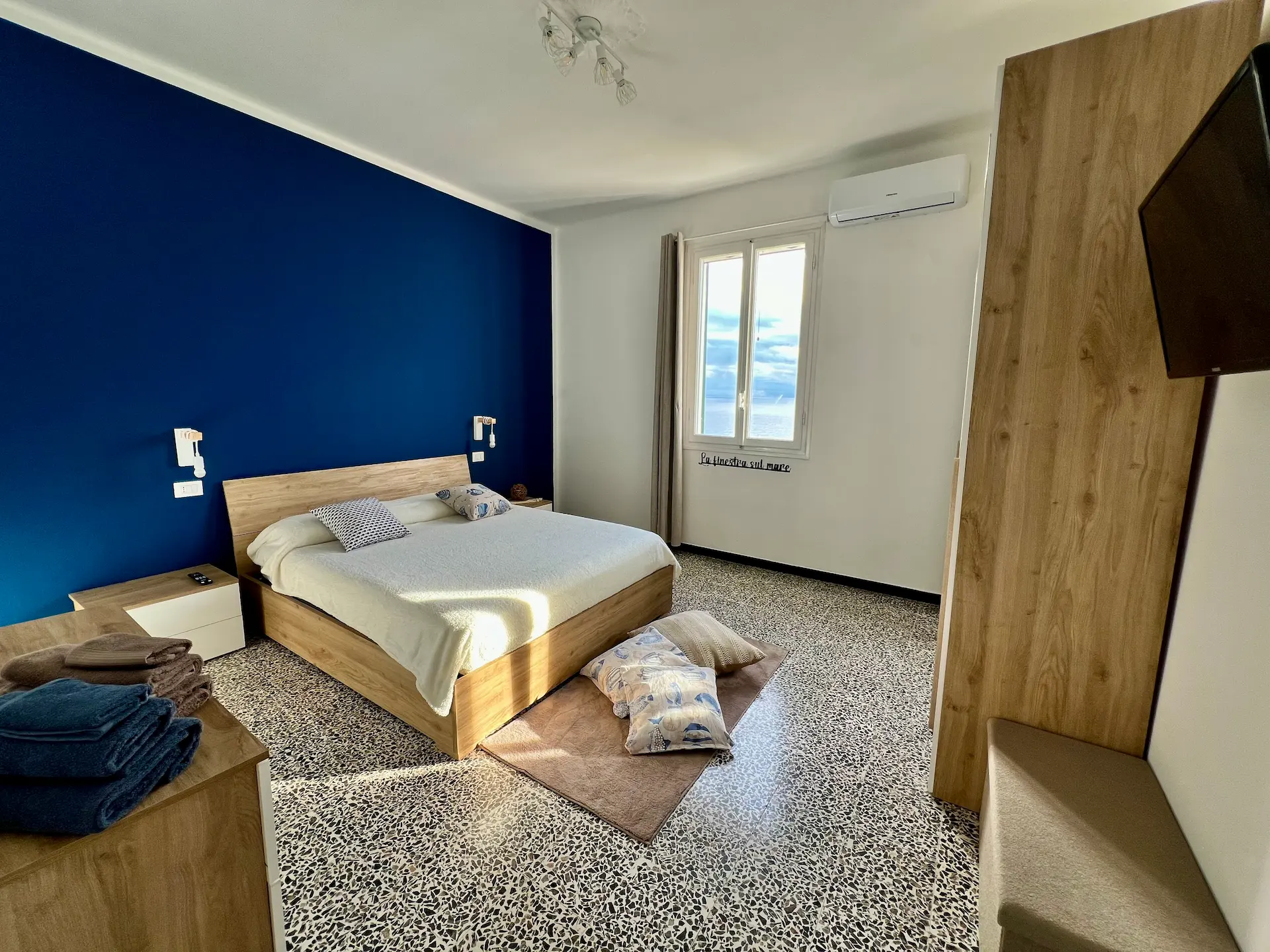 La finestra sul mare - camera da letto panoramica La finestra sul mare - camera da letto panoramica