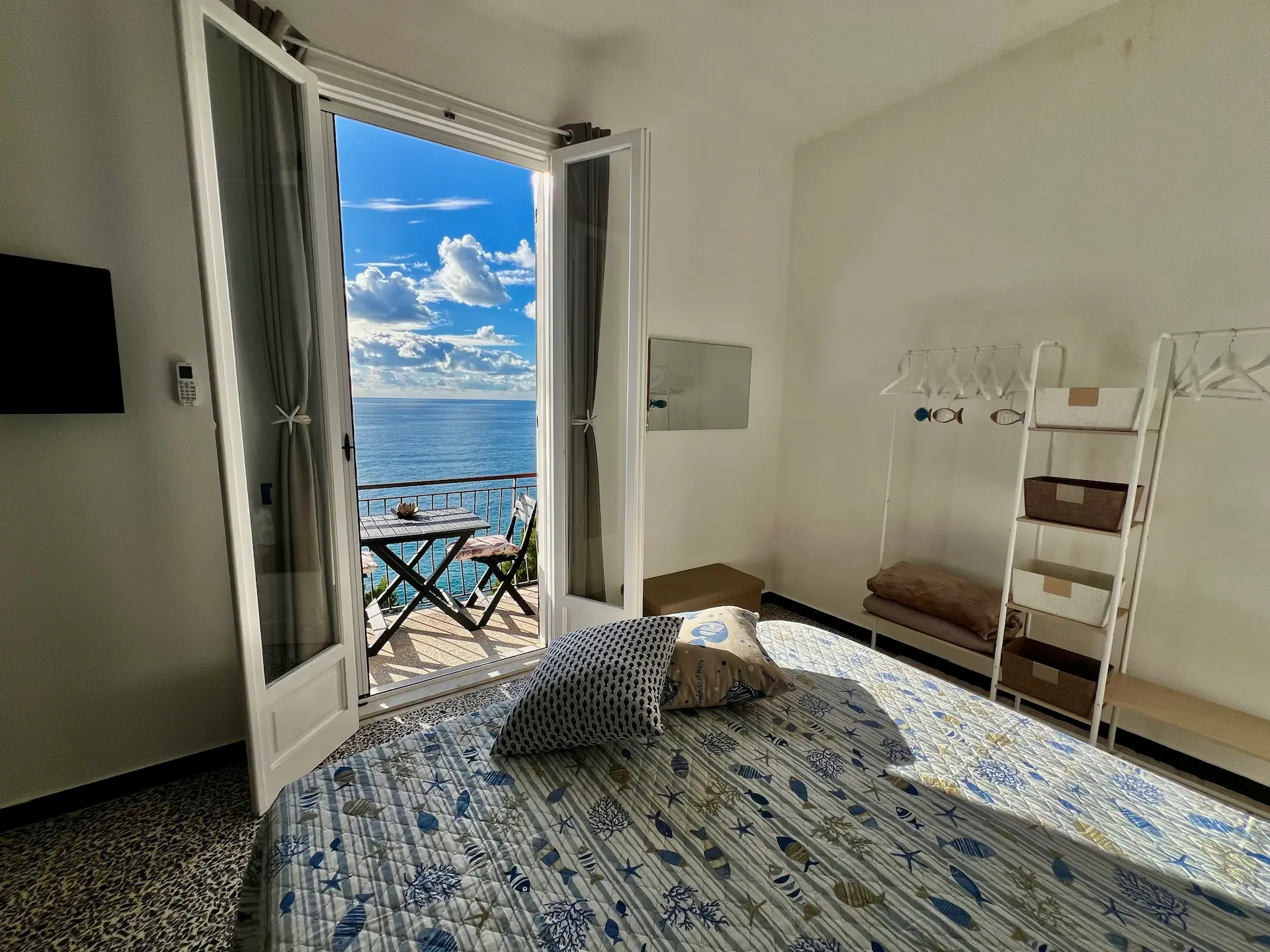 La finestra sul mare - vista camera da letto La finestra sul mare - vista camera da letto